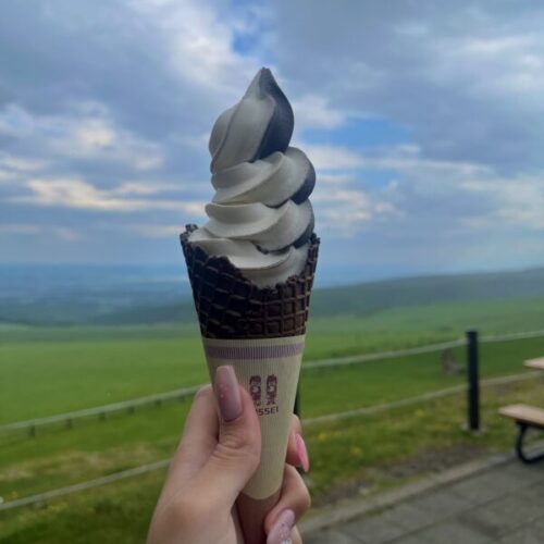 府中ガールズバー レジェンド くるみが北海道で食べたうしソフトクリーム