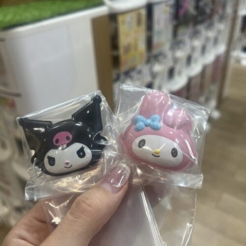 府中ガールズバー レジェンド くるみがガチャガチャで当てたミニお面