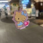 府中ガールズバー レジェンド くるみが当てた日焼けキティキーホルダー