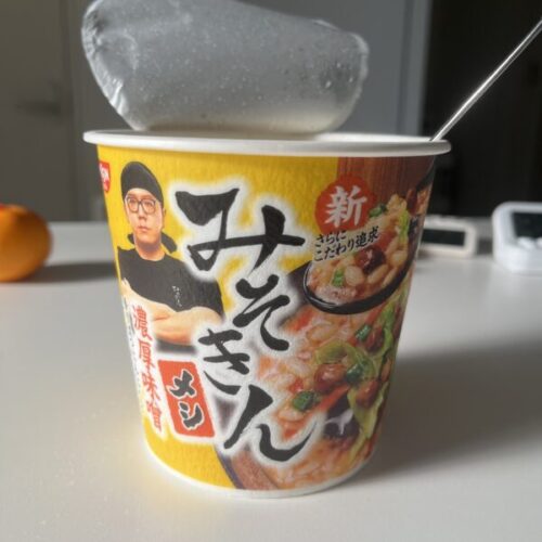 府中ガールズバー レジェンド くるみが買ったみそきんメシ