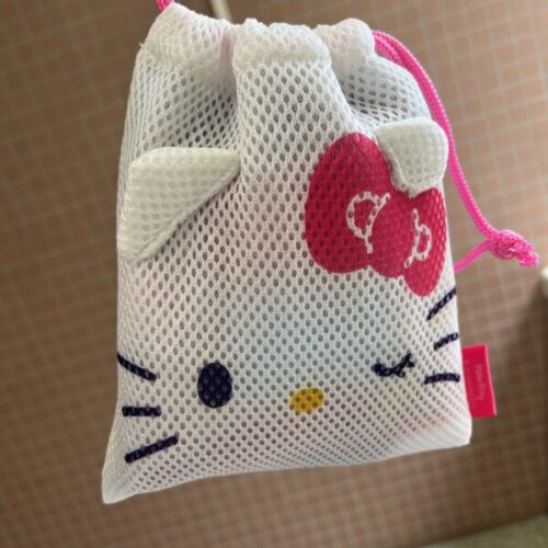 府中ガールズバー レジェンド くるみがもらったキティちゃんポーチ
