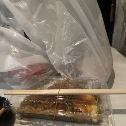 府中ガールズバー レジェンド よるがお祭りで買った焼きそば